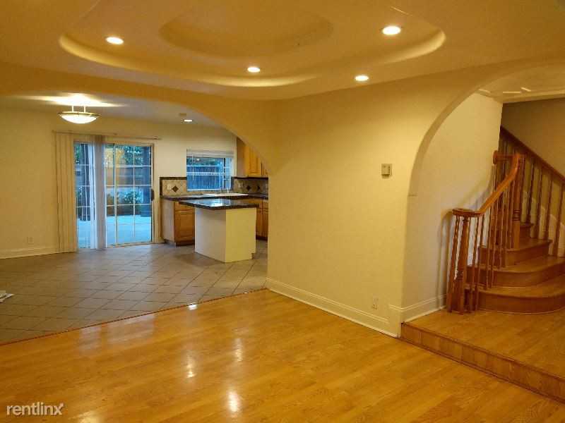 1421 Joe Dimaggio Ct - Photo 2 of 10