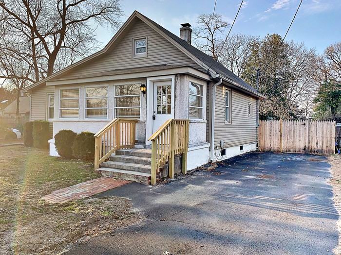 410 Green St - Photo 2 of 15