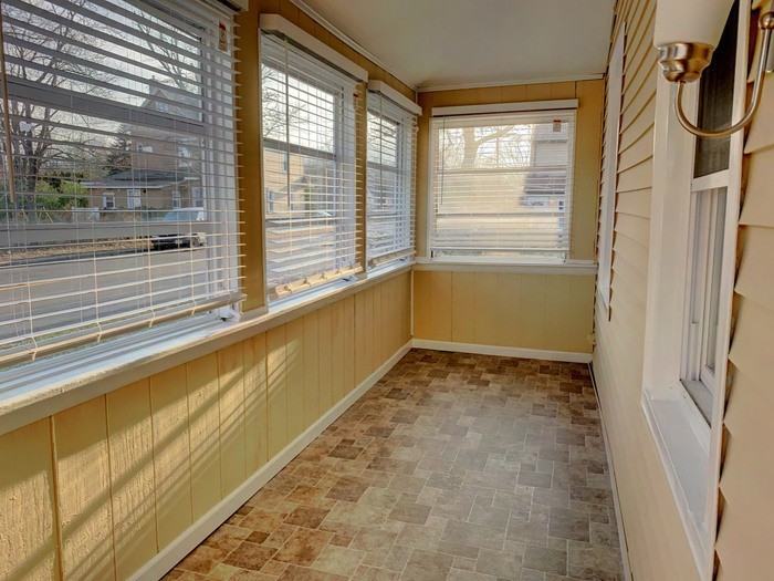 410 Green St - Photo 3 of 15