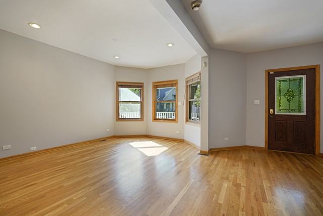 1930 W Wolfram St - Photo 2 of 47