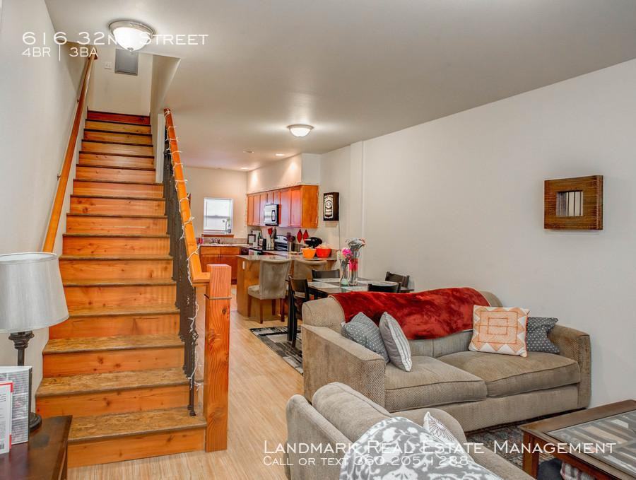 616 32nd St - Photo 2 of 6