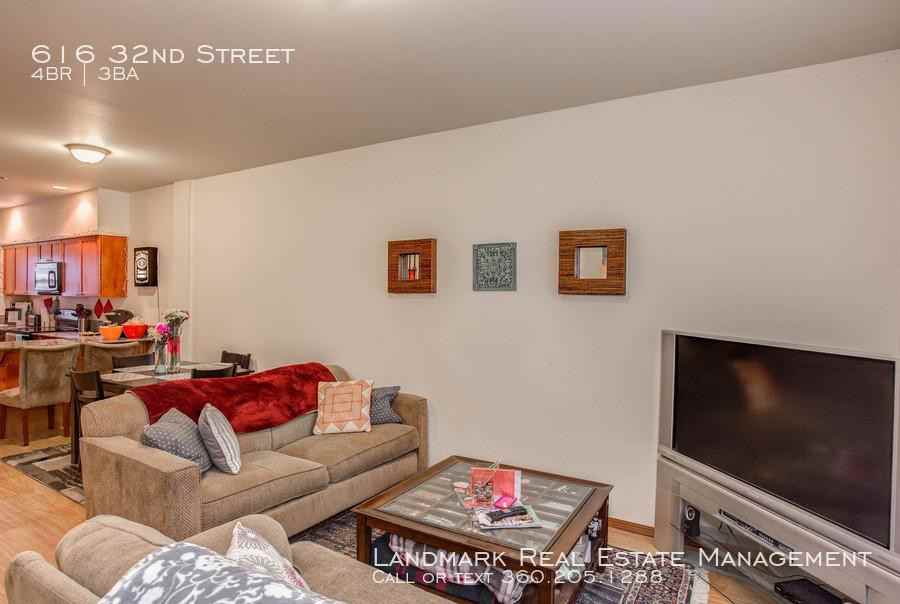 616 32nd St - Photo 3 of 6