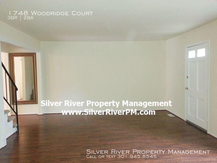 1748 Woodridge Ct - Photo 2 of 16