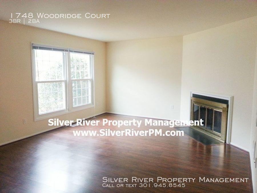 1748 Woodridge Ct - Photo 3 of 16