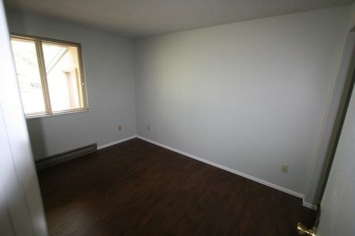 1975 NE Kane Dr - Photo 2 of 5