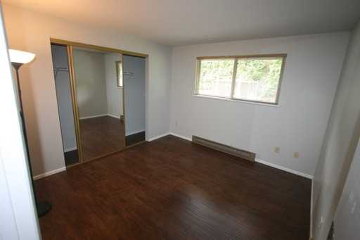 1975 NE Kane Dr - Photo 3 of 5