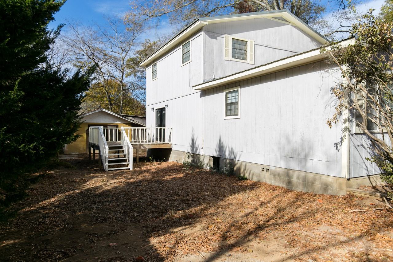 123 Phillips Cir - Photo 3 of 33