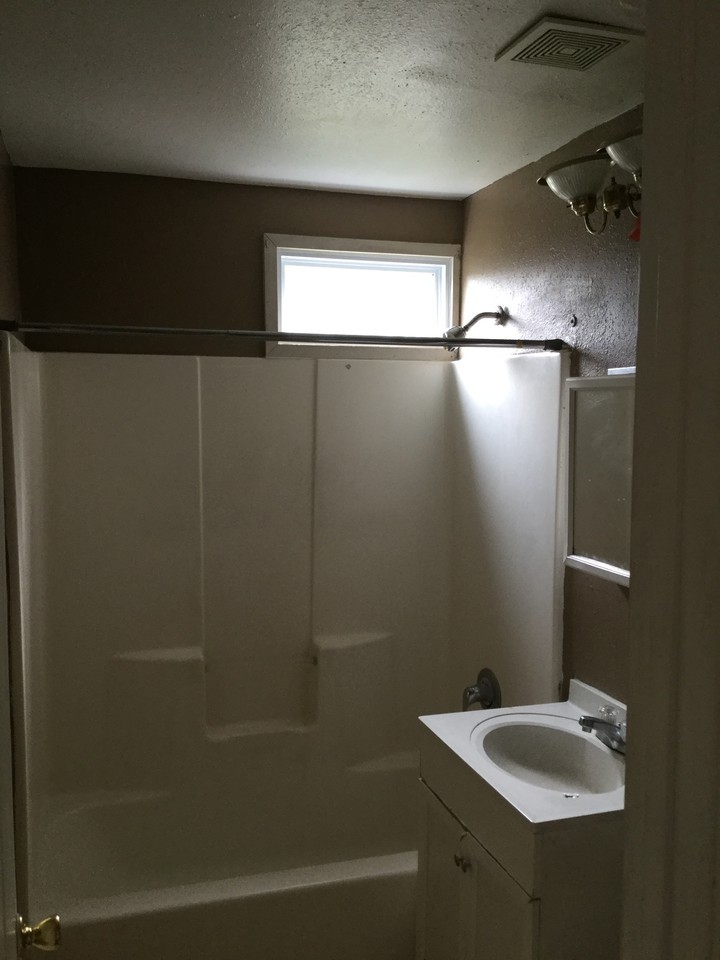 2134 Robin St - Photo 2 of 9