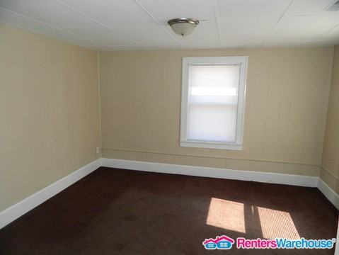 1320 E 25th St #2 - Photo 3 of 8