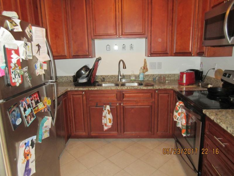 529 Caroline Avenue #B - Photo 2 of 5