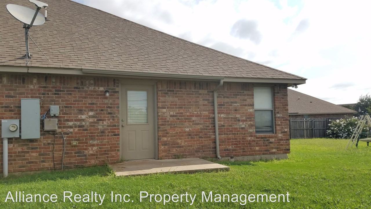 3701 Mathew Dr - Photo 2 of 15