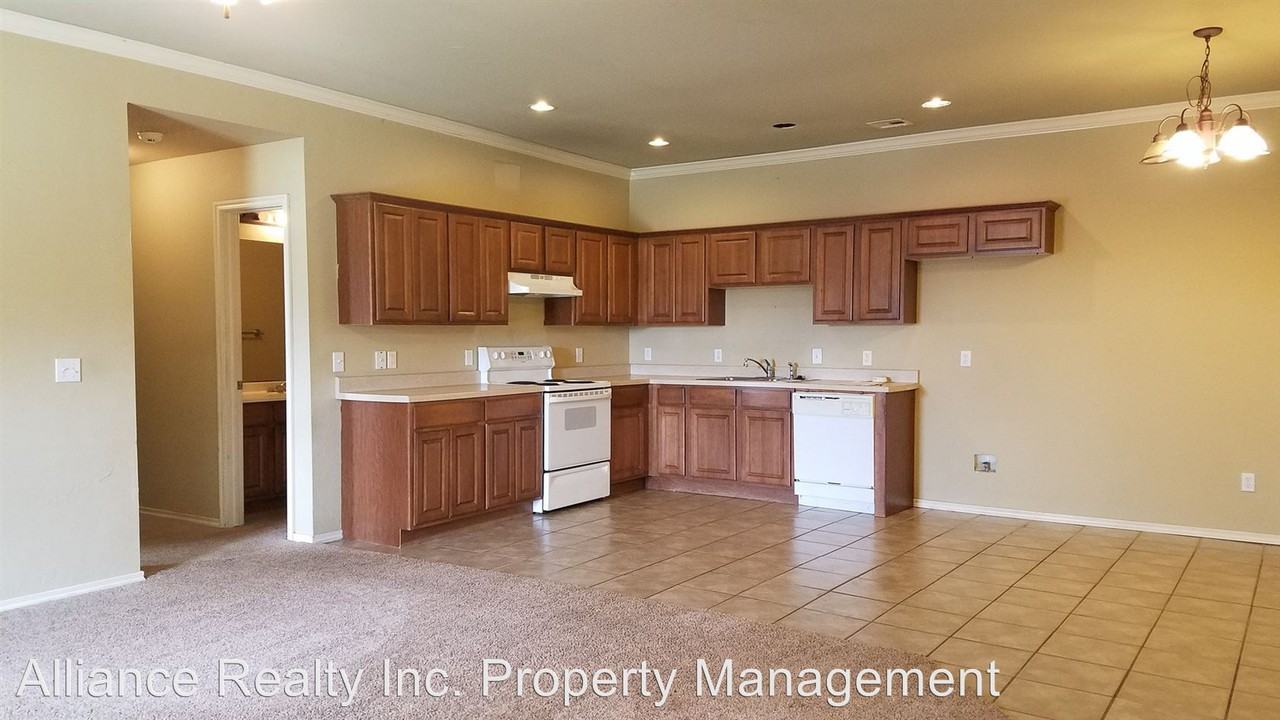 3701 Mathew Dr - Photo 3 of 15