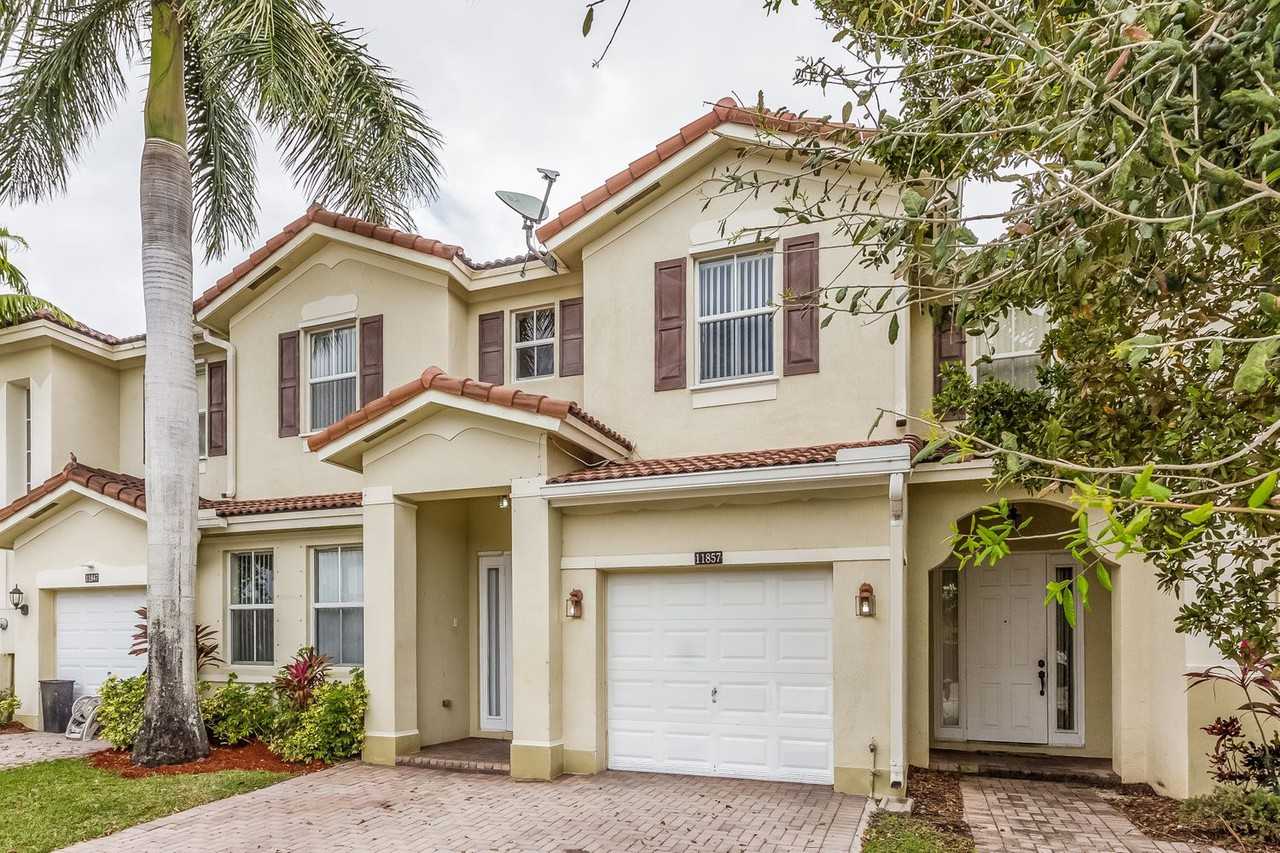11857 SW 153rd Ct - Photo 2 of 20
