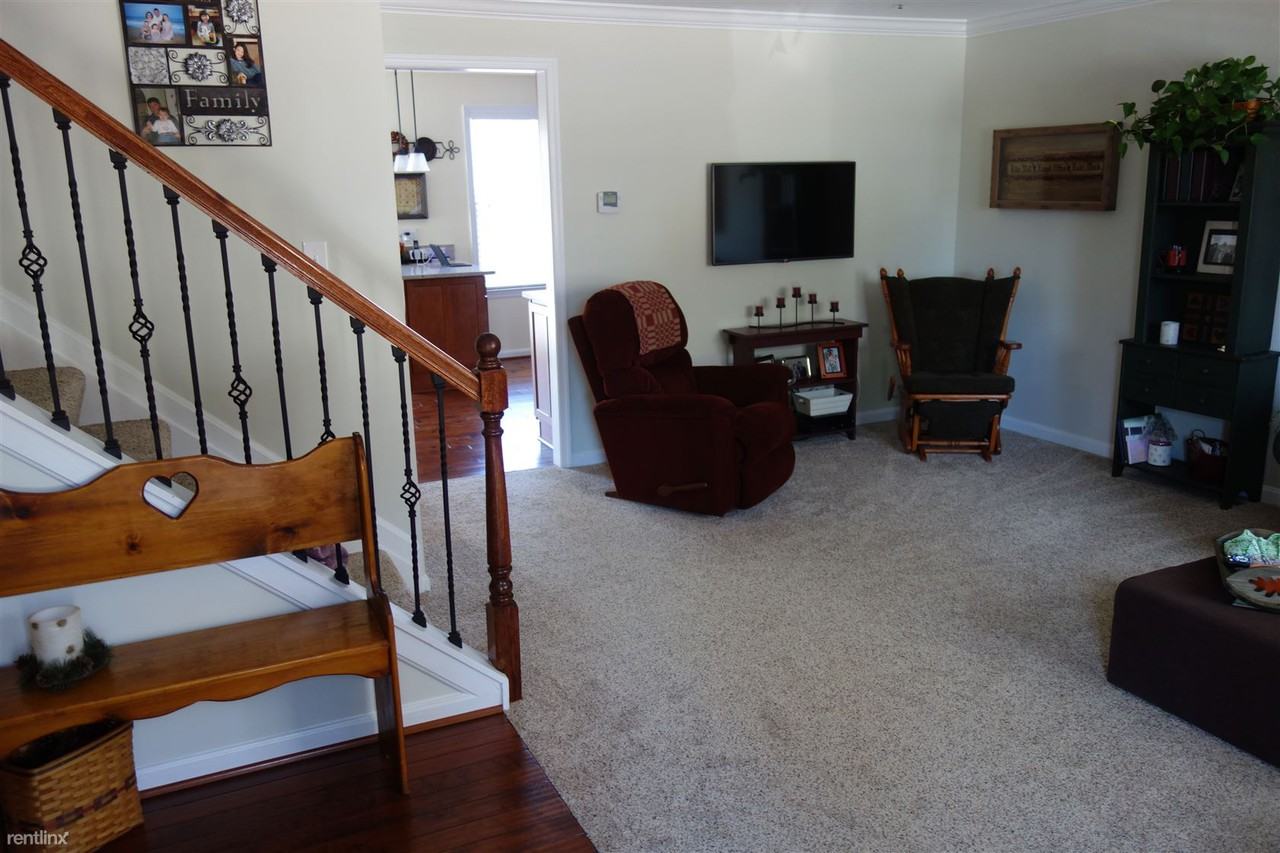 25748 Woodfield Rd - Photo 2 of 10