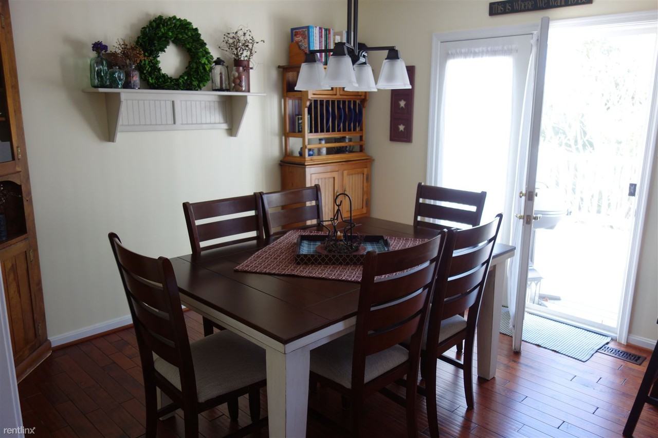 25748 Woodfield Rd - Photo 3 of 10