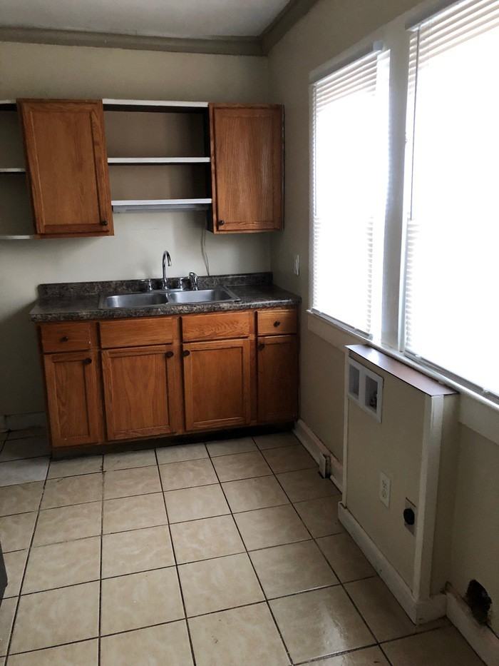 1837 N Dexter St - Photo 3 of 4