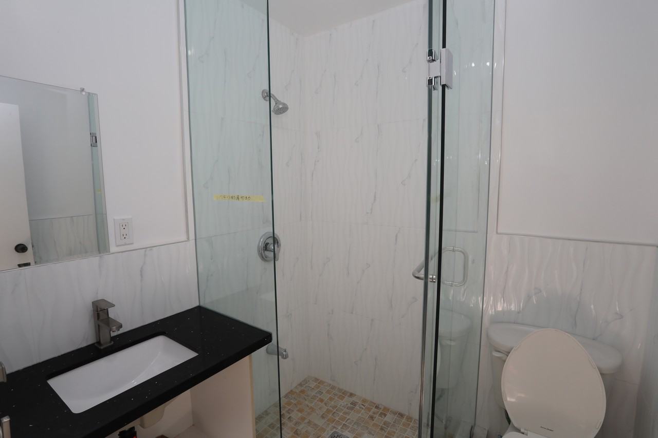 324 Spadina Ave #D - Photo 2 of 7