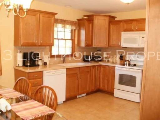 628 Sherman Dr - Photo 3 of 19