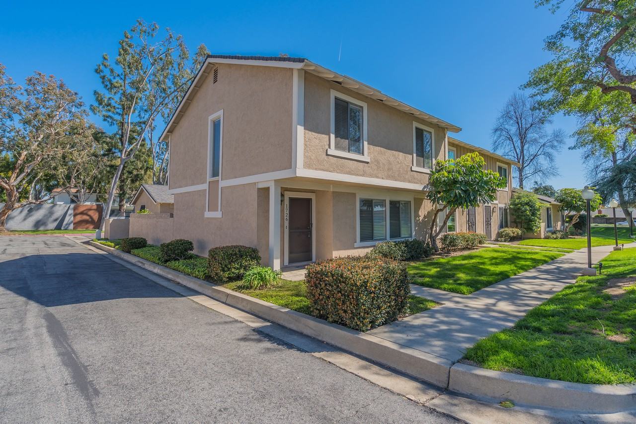 1726 Eaton Pl - Photo 2 of 24