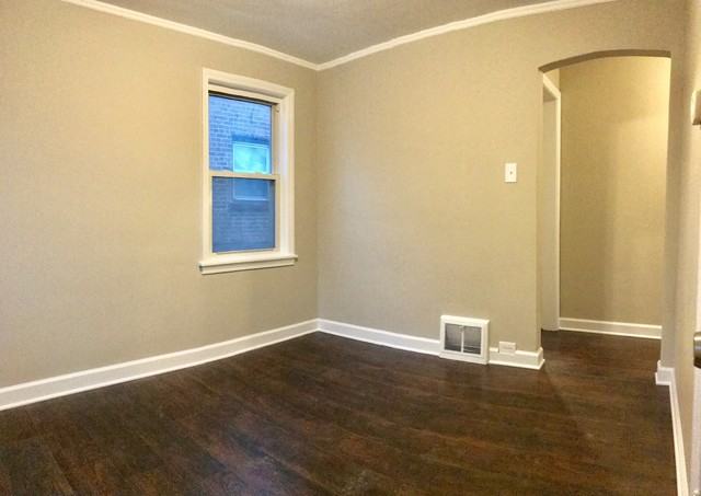 10157 S Crandon Ave - Photo 3 of 12