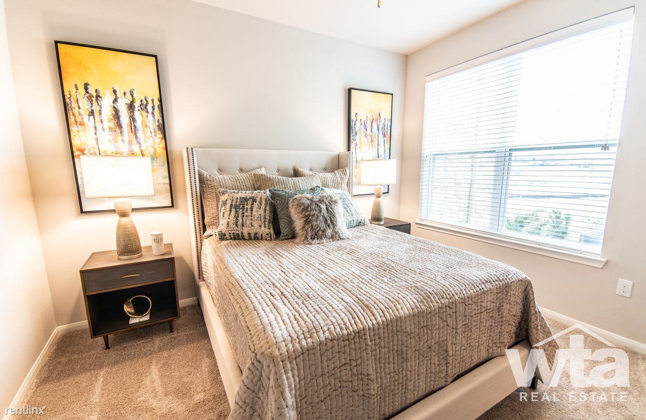 13301 Center Lake Drive - Photo 3 of 8