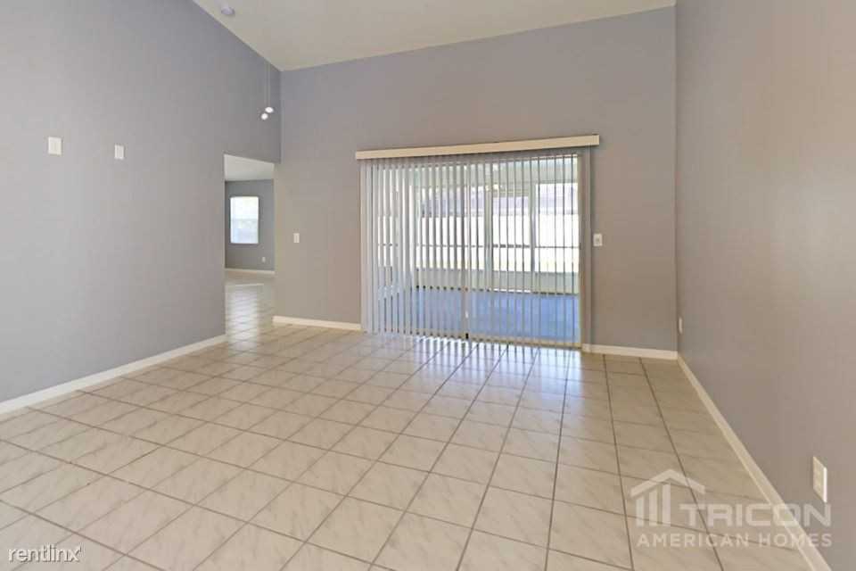 2816 Tammarron Ln - Photo 3 of 11