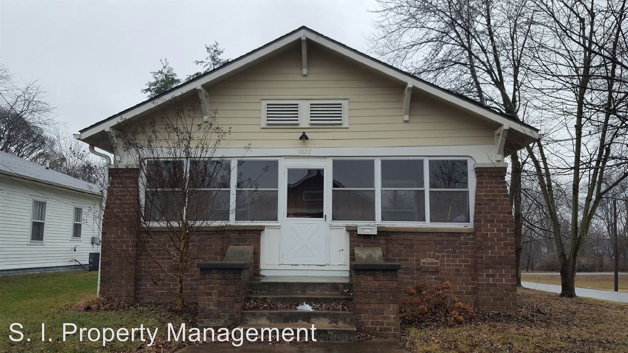 1027 Maple St, Murphysboro, IL 62966 2 Bedroom House for Rent for 700