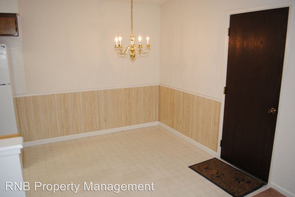 610 Lassen Way - Photo 3 of 11