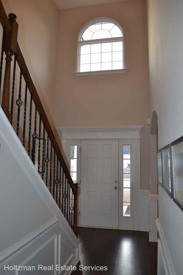 1330 Hill View Cir - Photo 2 of 16