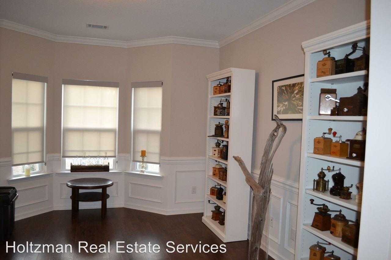 1330 Hill View Cir - Photo 3 of 16