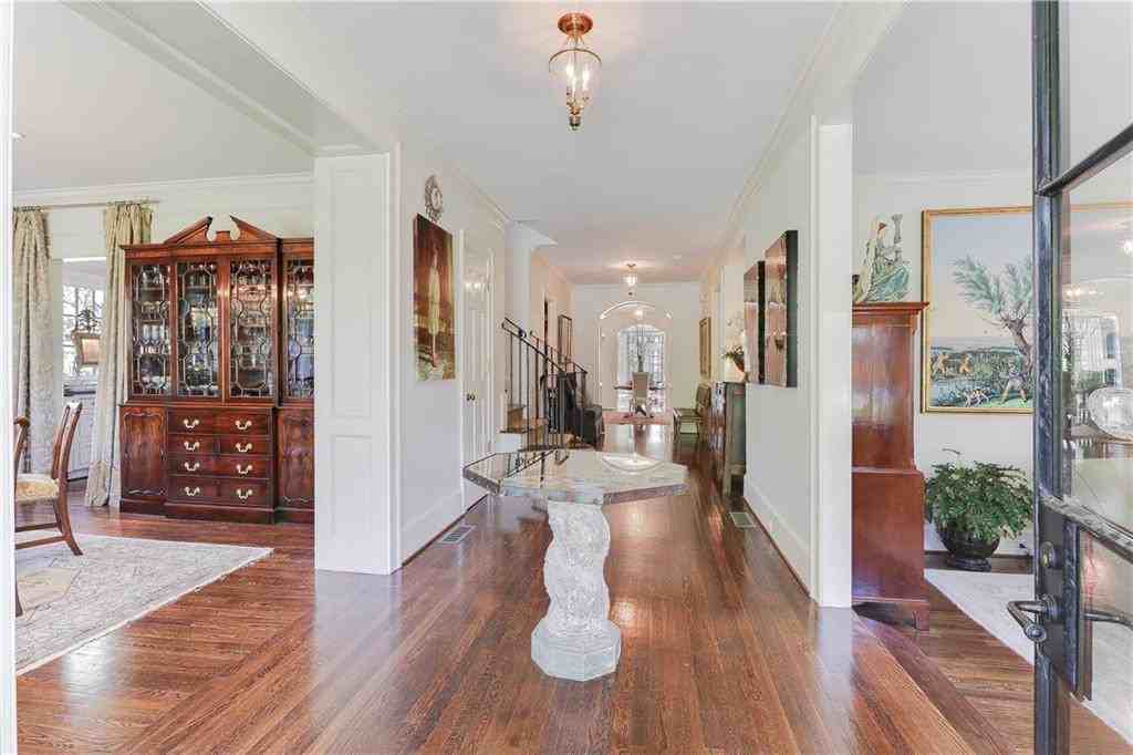 211 Nacoochee Dr NW - Photo 3 of 36