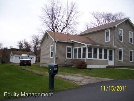 1377 Stewart St - Photo 2 of 10