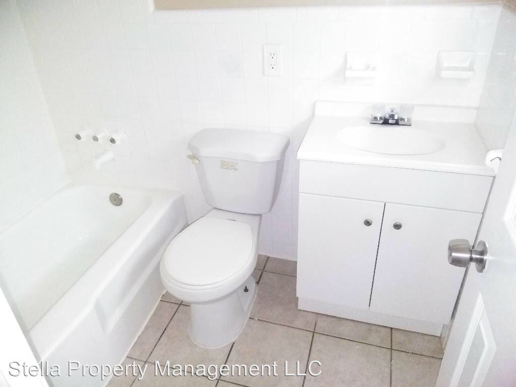 1025 NW 3rd ave - Photo 2 of 3