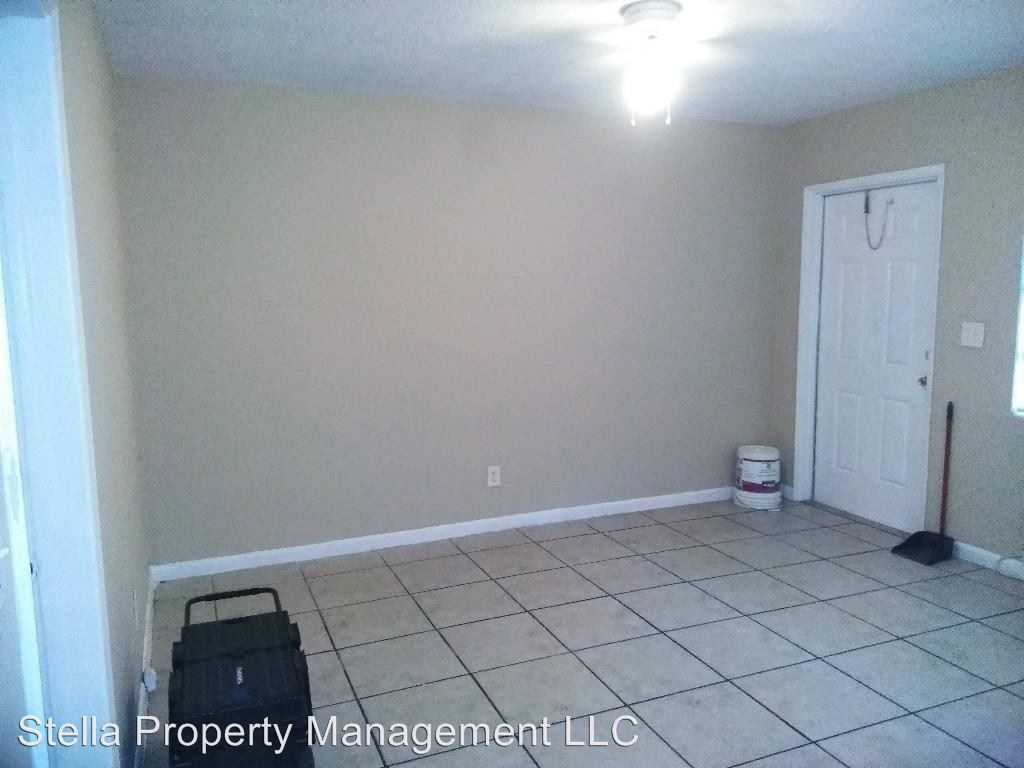 1025 NW 3rd ave - Photo 3 of 3