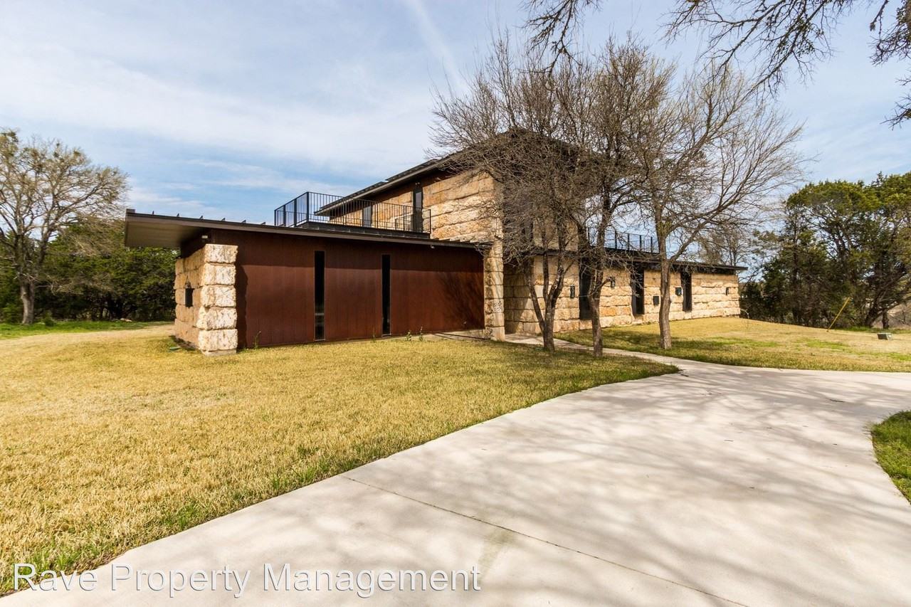 1394 Creekview Dr - Photo 2 of 25