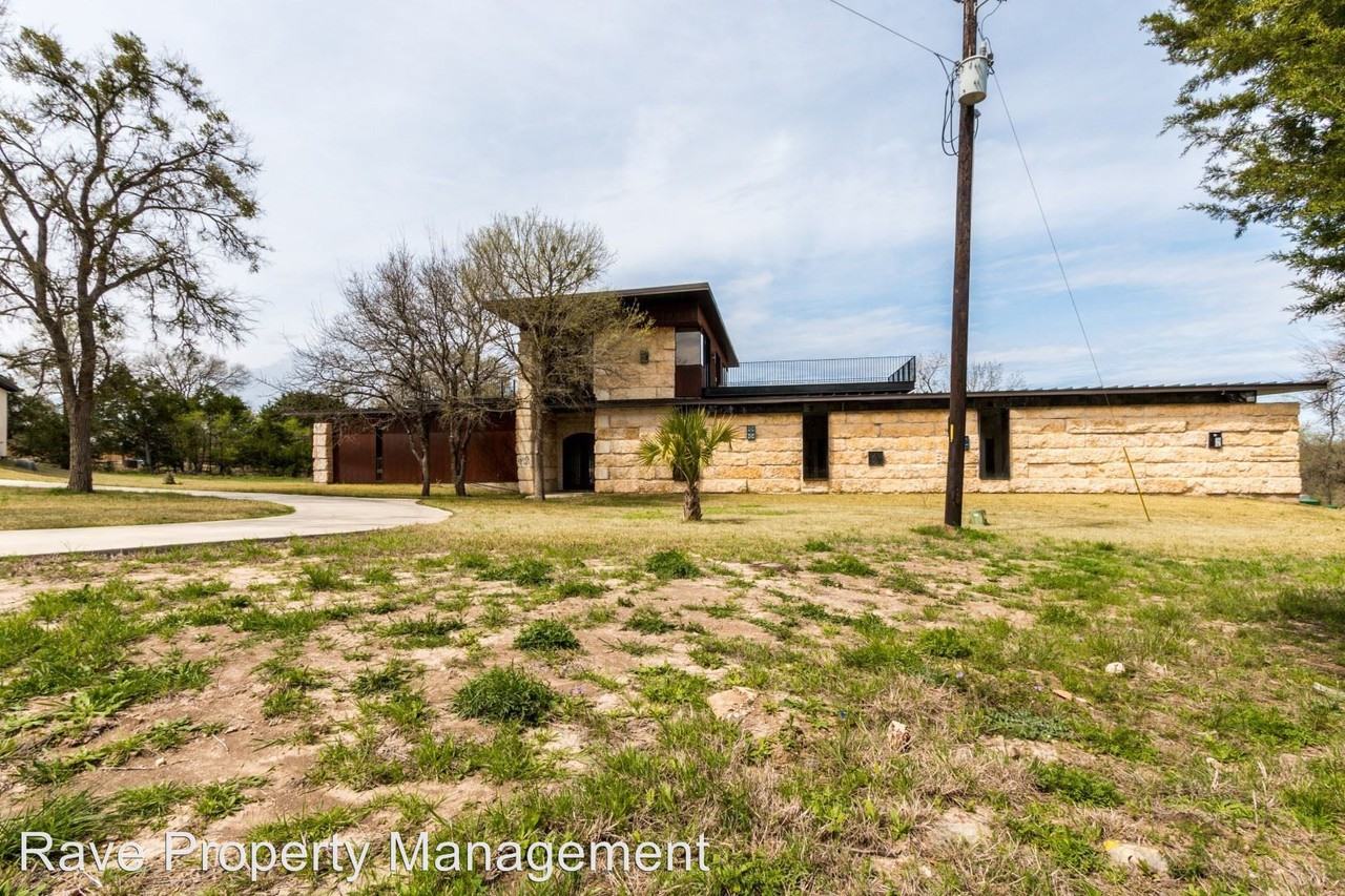 1394 Creekview Dr - Photo 3 of 25