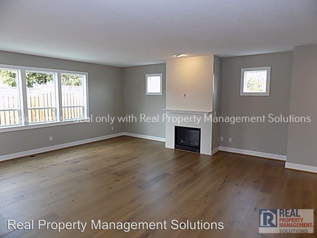 4420 Riverview Ave - Photo 2 of 27