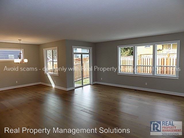 4420 Riverview Ave - Photo 3 of 27