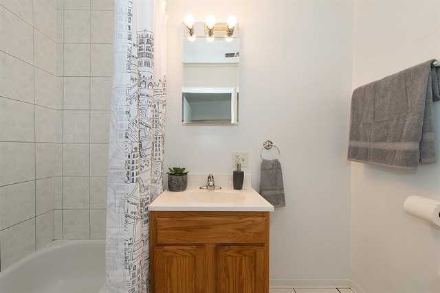 2422 N Ashland Ave - Photo 2 of 16