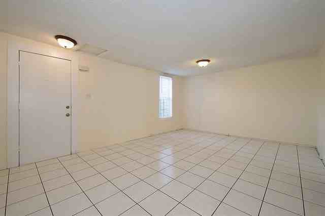 2422 N Ashland Ave - Photo 5 of 16