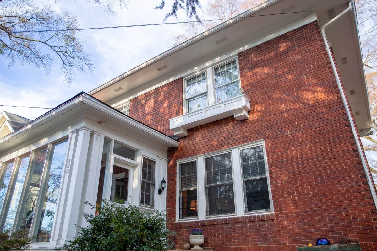 641 Bonaventure Ave NE - Photo 2 of 5