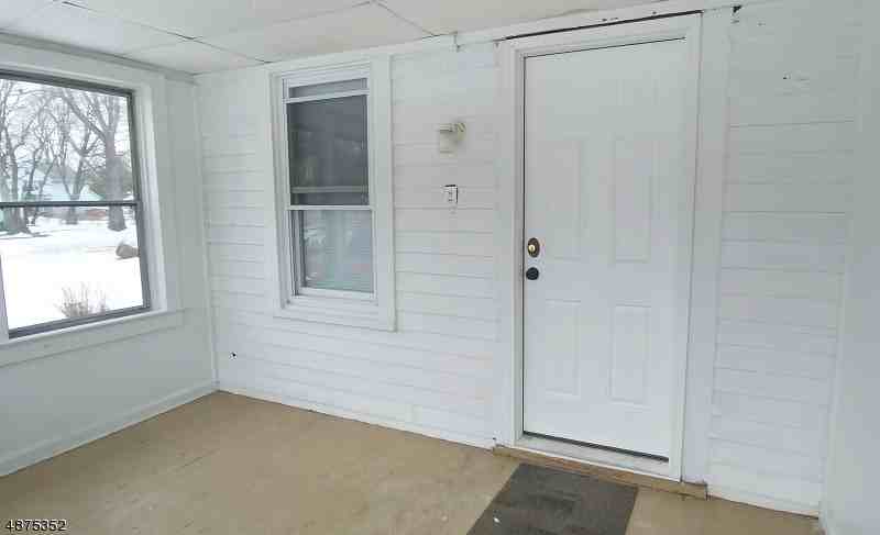 28 Corwin St - Photo 2 of 11