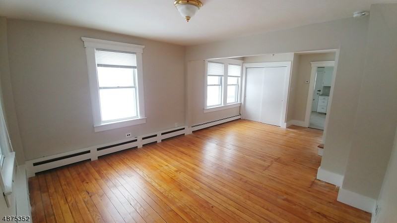 28 Corwin St - Photo 3 of 11