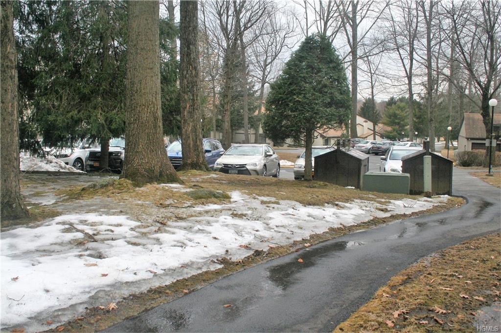 128 Columbia Ct - Photo 3 of 26