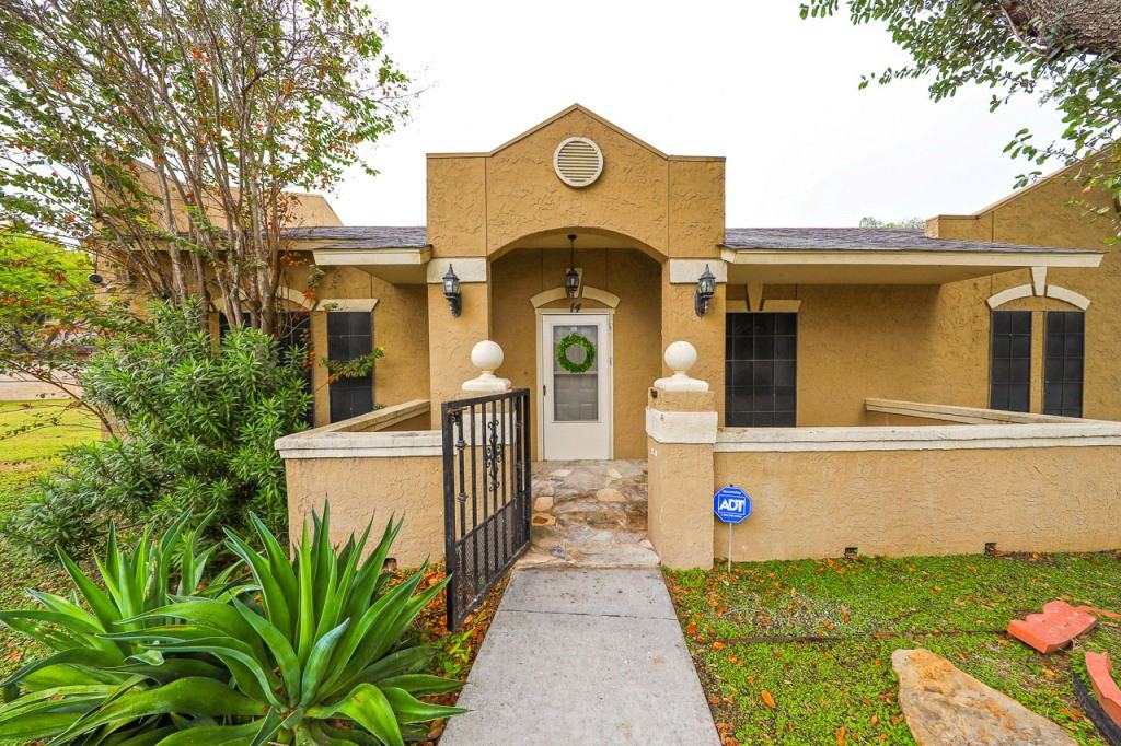 601 St James Dr - Photo 2 of 19