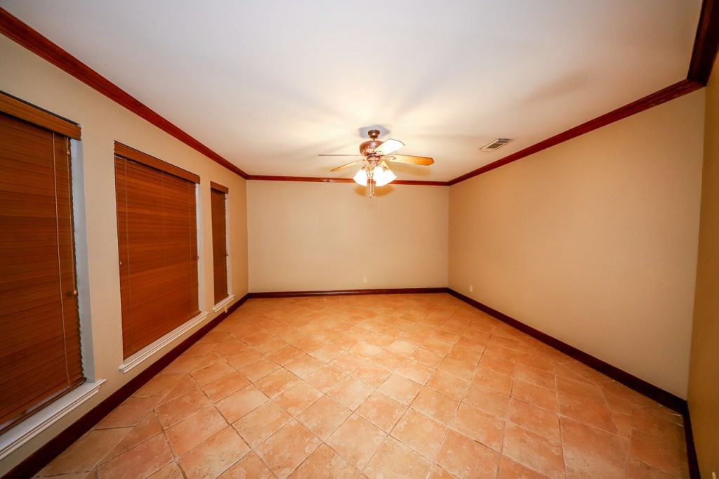 601 St James Dr - Photo 3 of 19