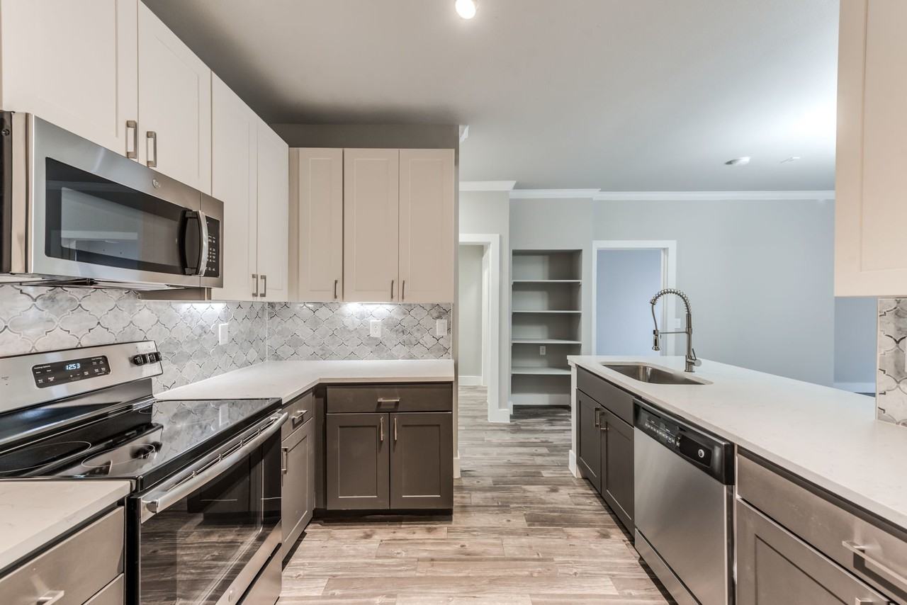 Lakeside - Photo 7 of 10