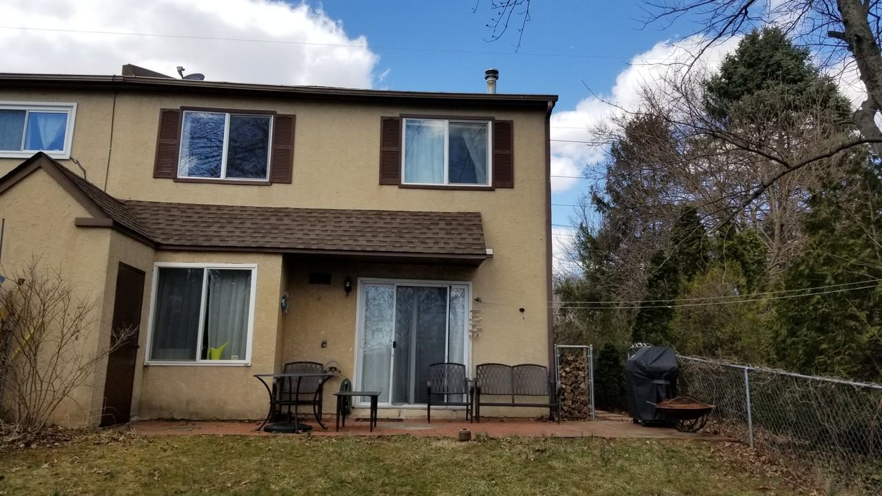 2240 Lisa Dr - Photo 3 of 43