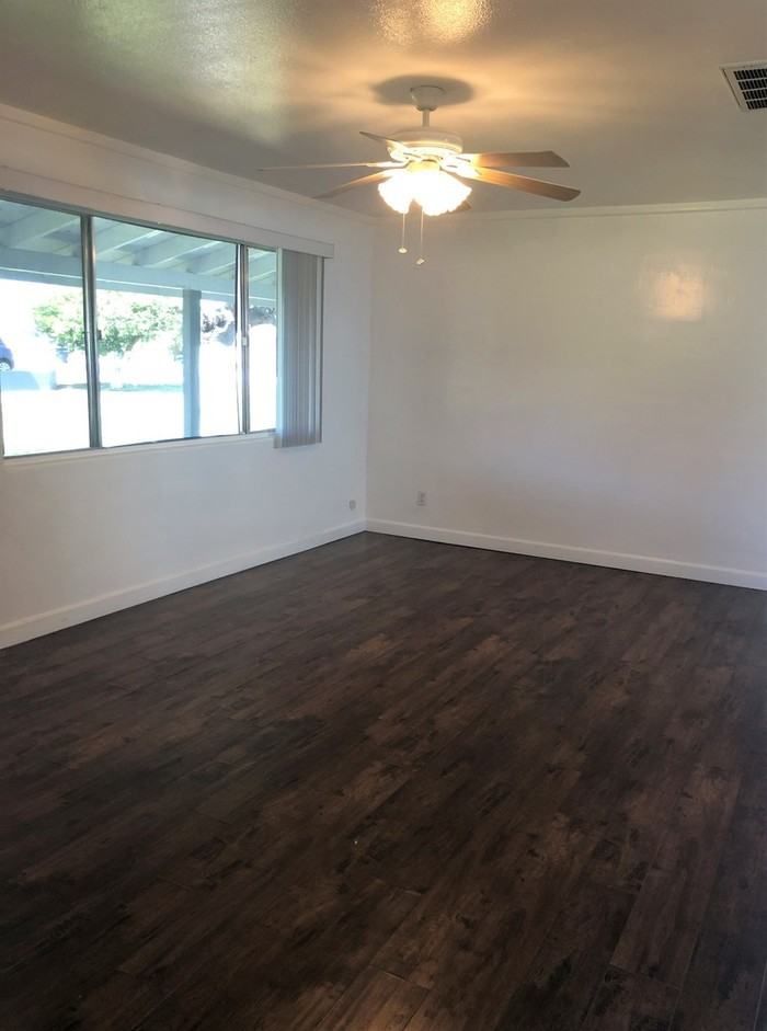 501 E Erie St #B - Photo 3 of 7