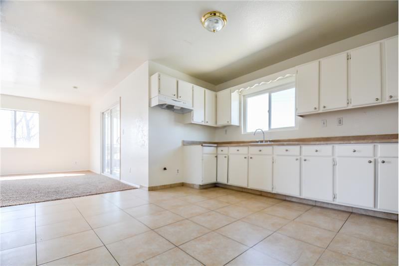 759 Elliott Ct - Photo 3 of 9